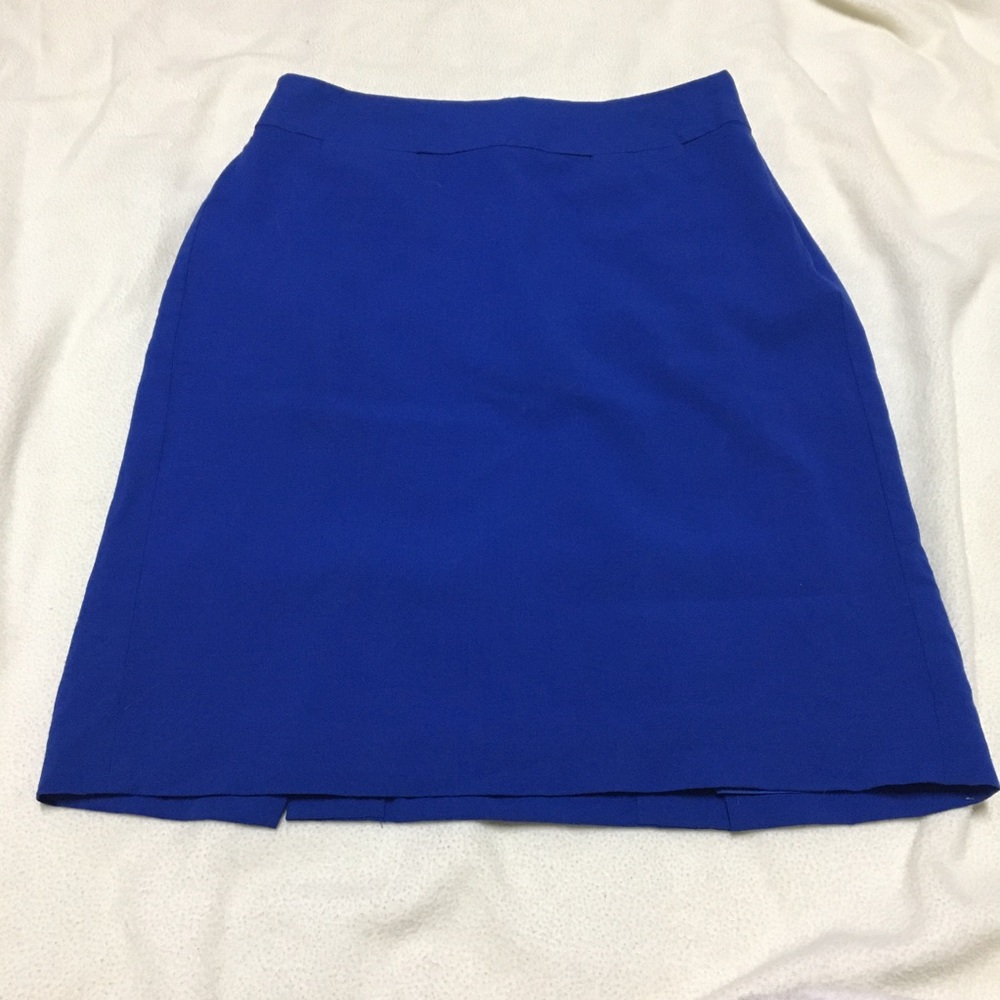 NWOT Banana Republic skirt w/back kick  slits
